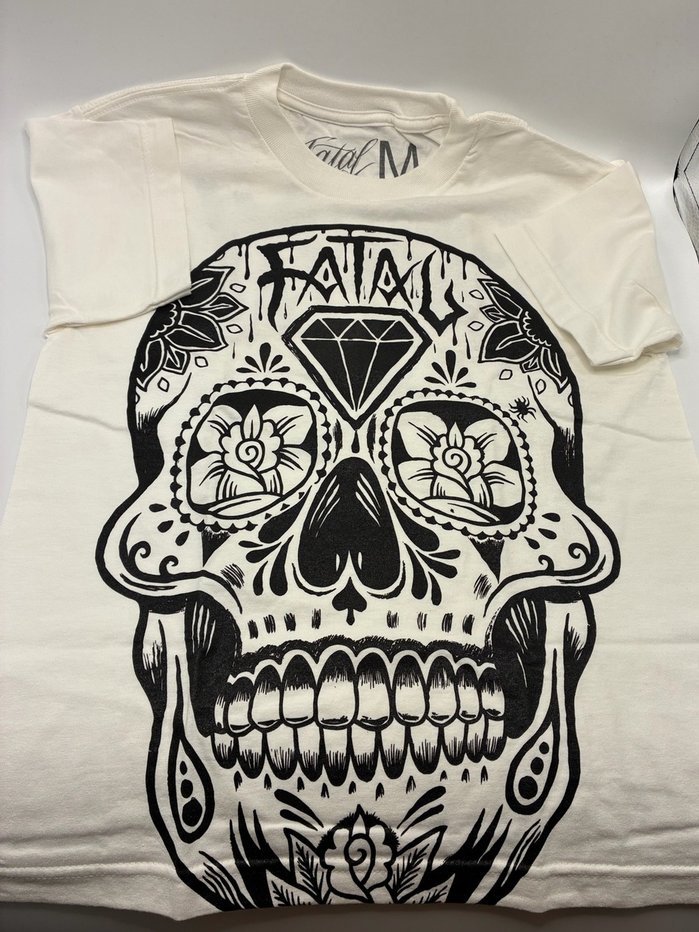 Youth White Graphic Skull T-Shirt 36” chest 24” Length